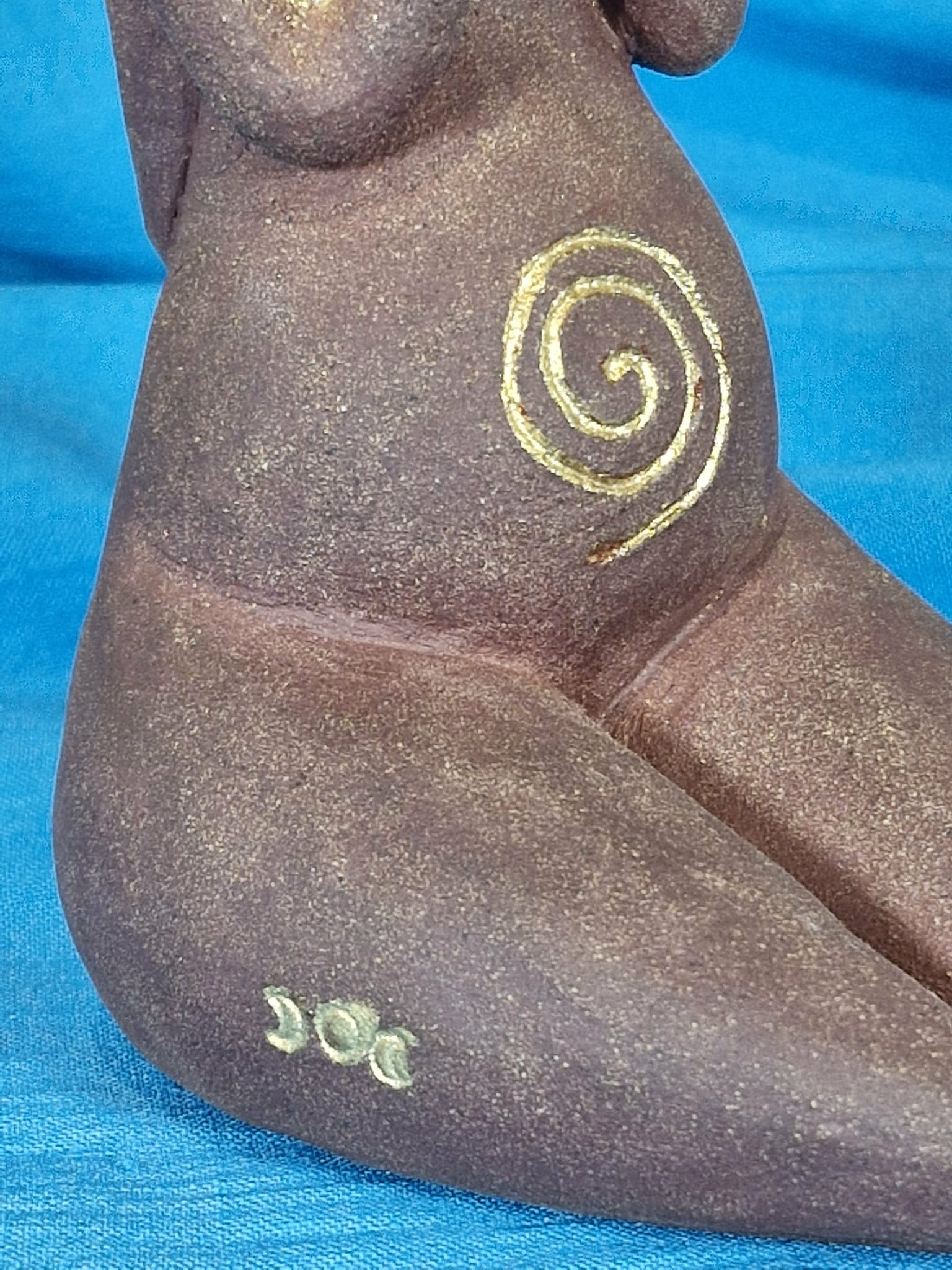 la lune d’or — sculpture femme féminin sacré la lune d’or — sculpture femme féminin sacré