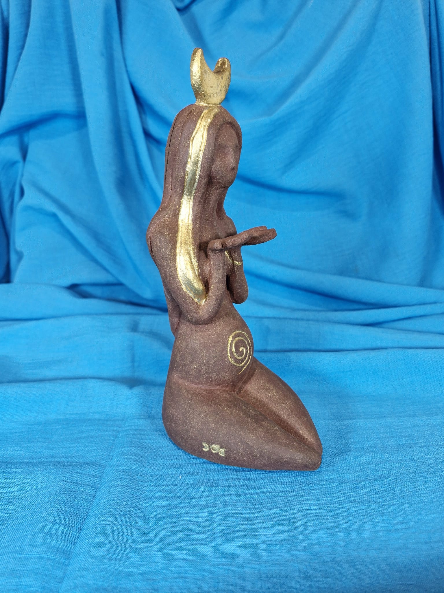 la lune d’or — sculpture femme féminin sacré la lune d’or — sculpture femme féminin sacré