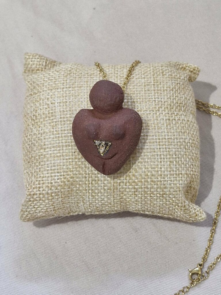 médaillon cœur de vénus la sensuelle bijoux féminin sacré