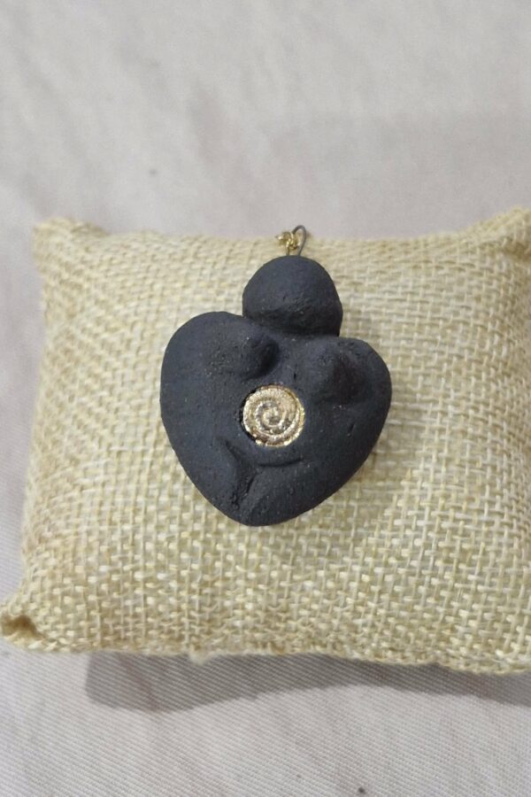 médaillon cœur de vénus – la mystérieuse – bijou féminin sacré