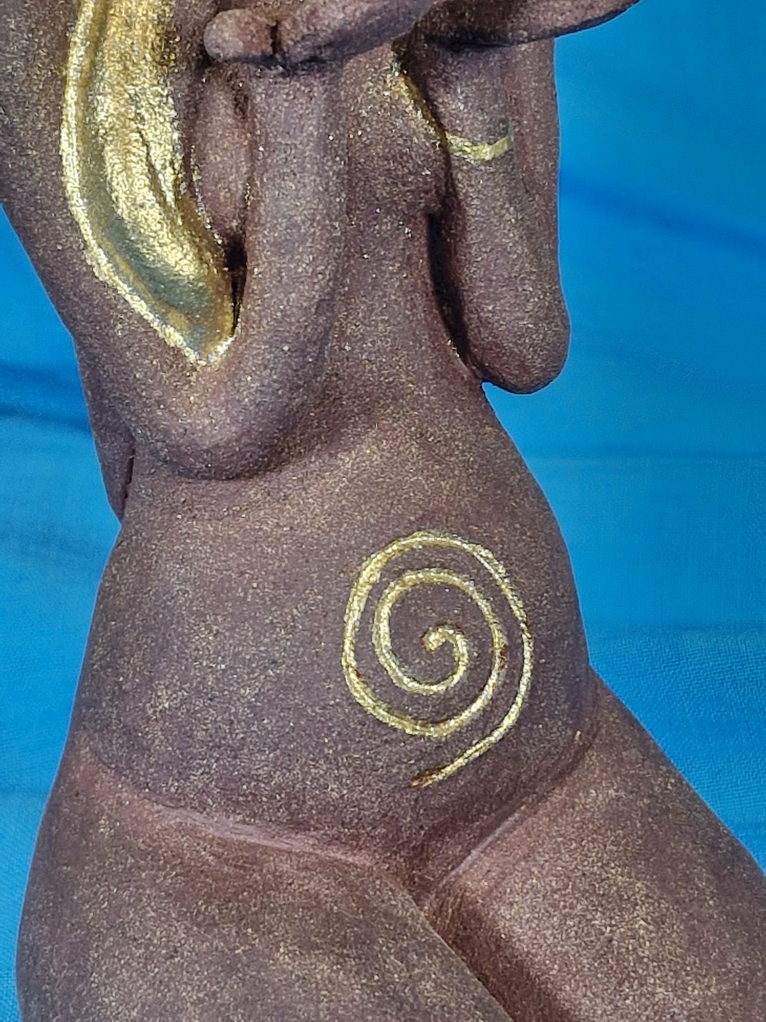 la lune d’or — sculpture femme féminin sacré la lune d’or — sculpture femme féminin sacré