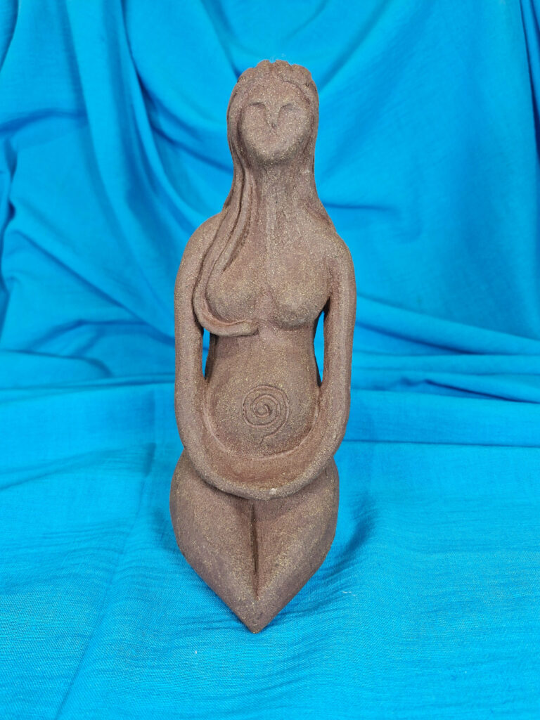 a lionne rouge sculpture femme féminin sacré Rachel T Créatrice