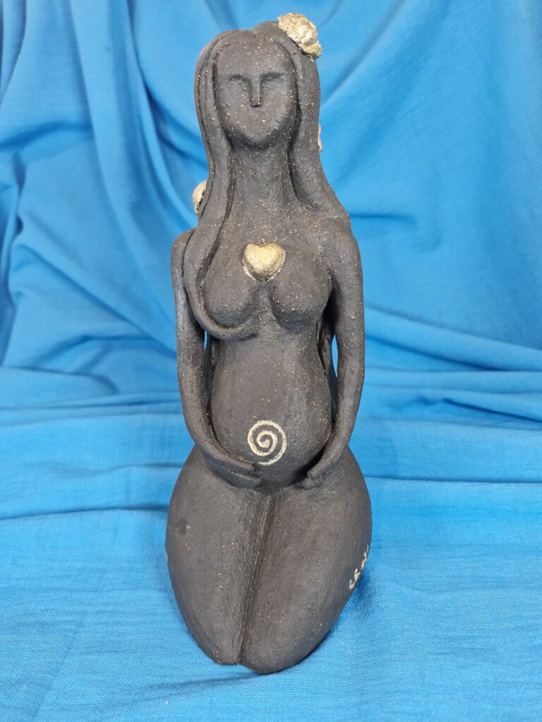 la vénus noire alchimique – sculpture femme- Rachel T Créatrice