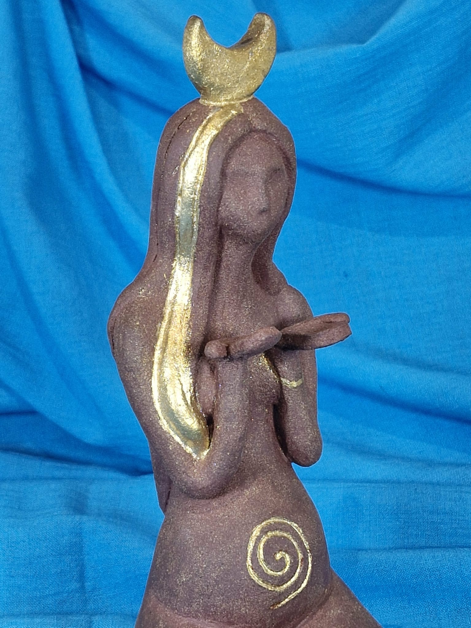 la lune d’or — sculpture femme féminin sacré la lune d’or — sculpture femme féminin sacré