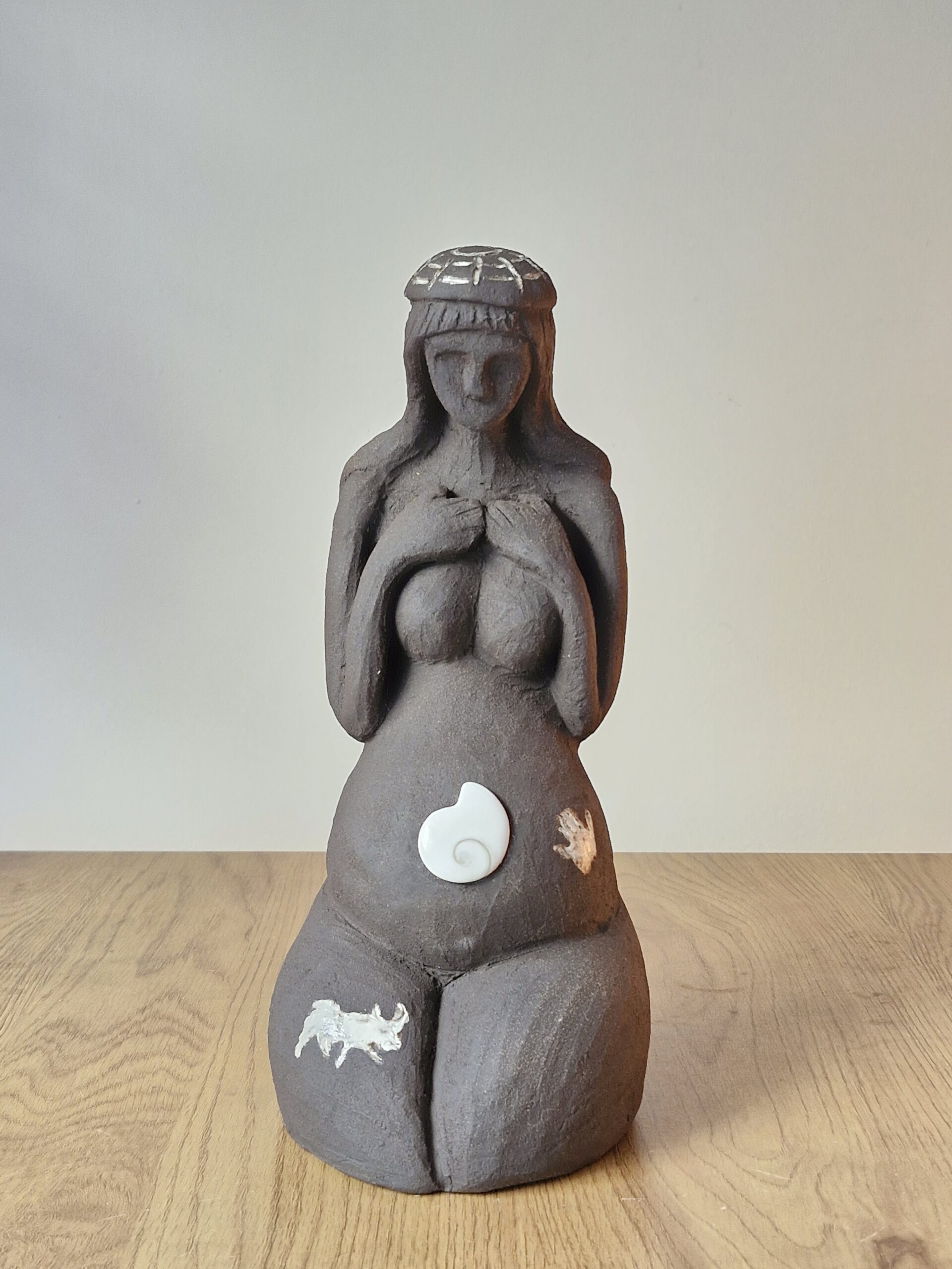 La Dame des Origines la dame des origines - Rachel T Créatrice - sculpture grès noir- pièce unique