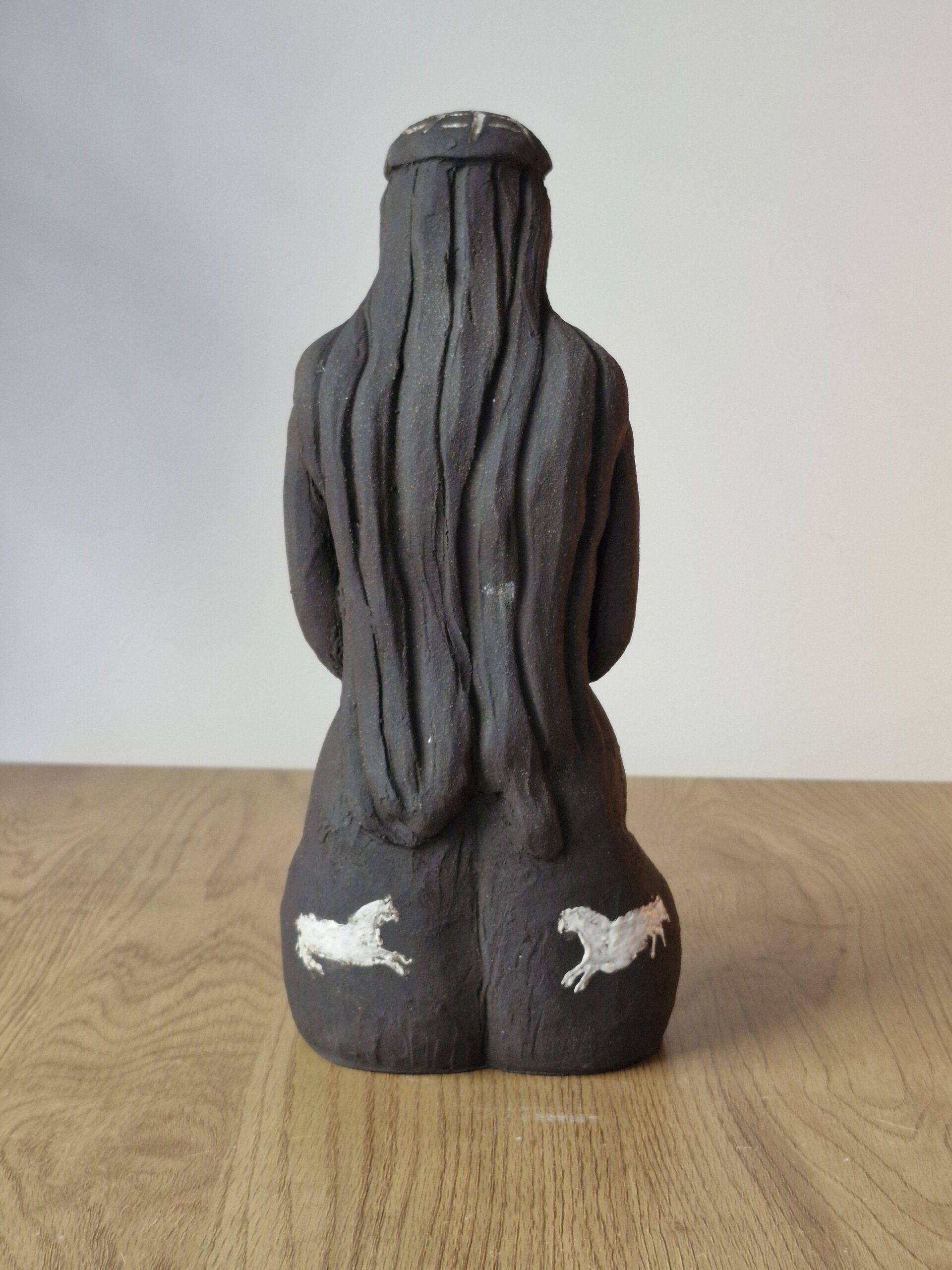 La dame des Origines la dame des origines - Rachel T Créatrice - sculpture grès noir- pièce unique